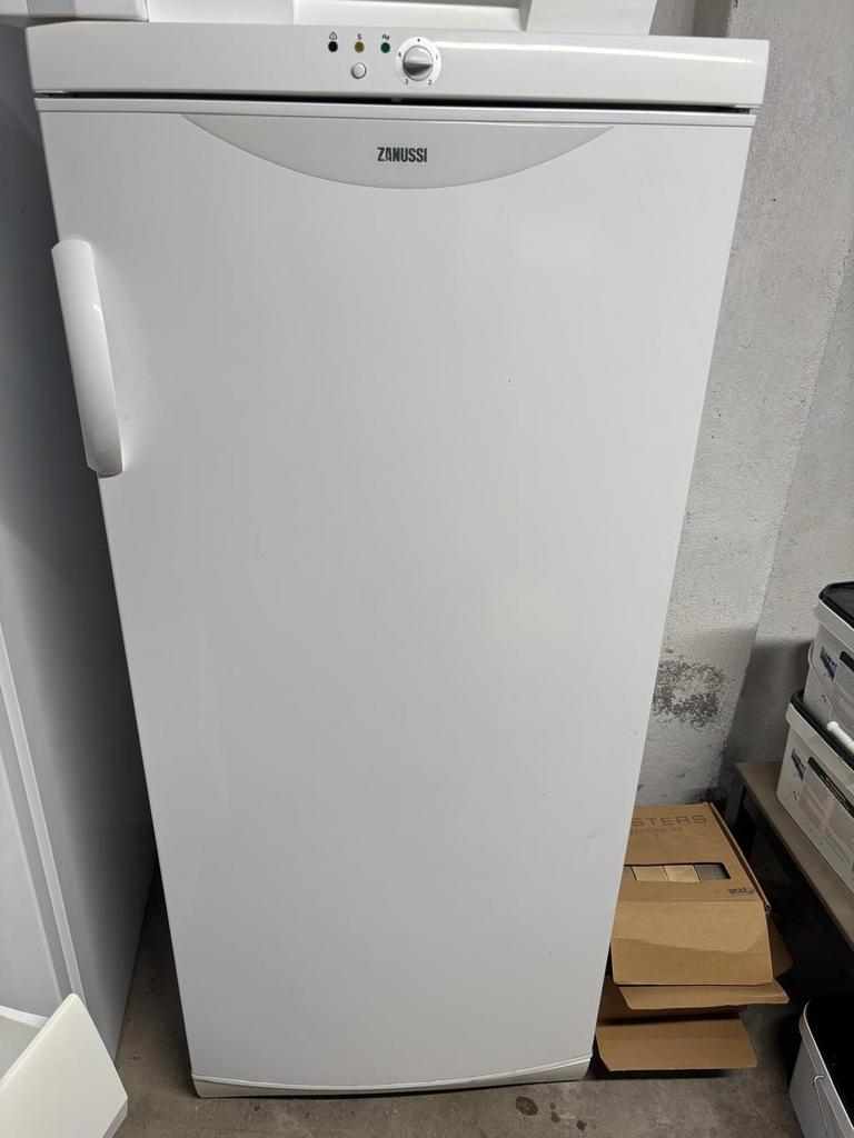 Zanussi vriezer, Witgoed en Apparatuur, 120 tot 140 cm, Minder dan 60 cm, Zo goed als nieuw, Vrijstaand