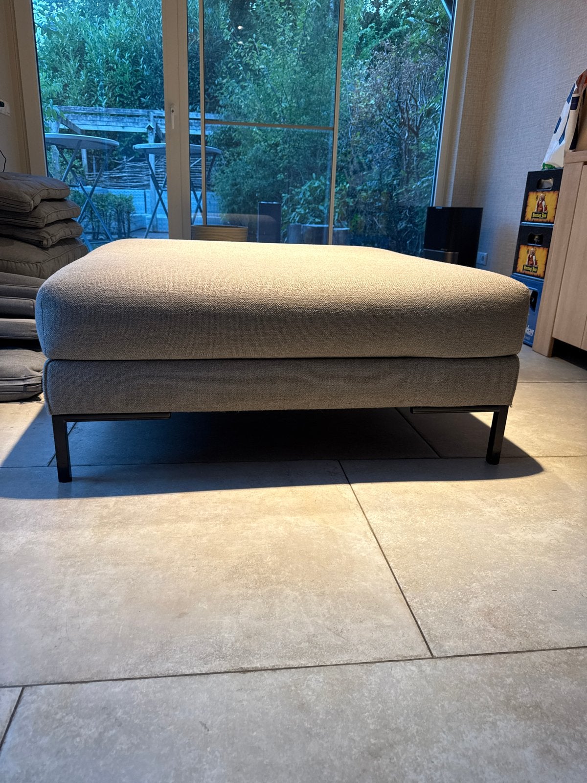 Moderne poef/hocker design on stock met onderstel, Ophalen, Vierkant, Zo goed als nieuw, 75 tot 100 cm