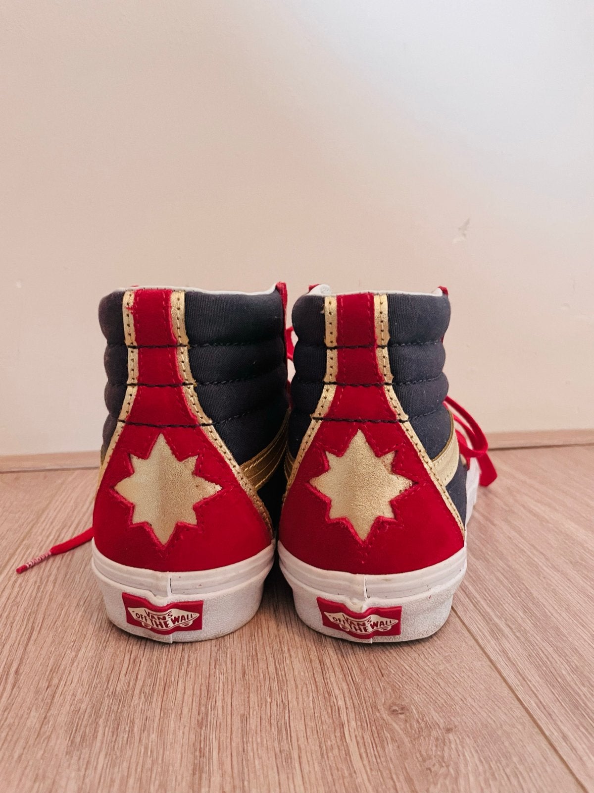 Limited edition Earth 616's skateboard schoenen, Ophalen of Verzenden, Zo goed als nieuw, Rood, Sneakers of Gympen