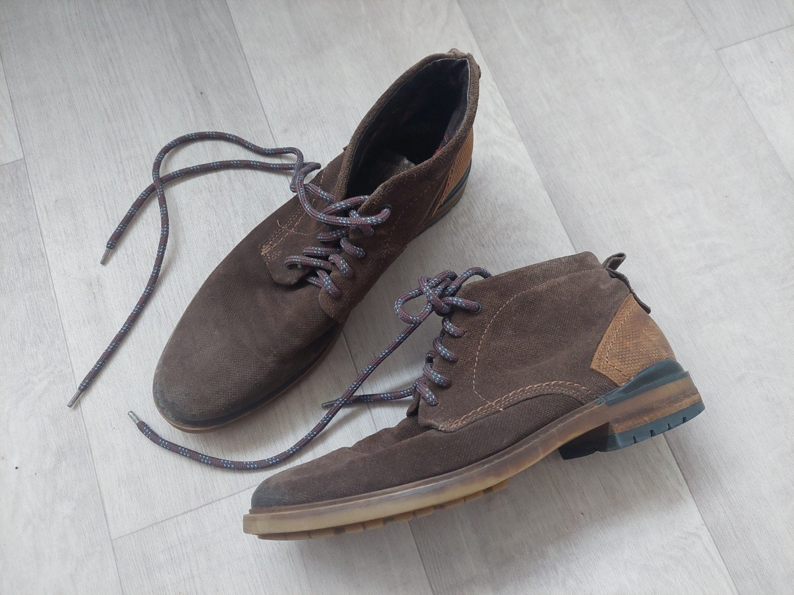 bruine suède veterschoenen maat 43
Bruine suède veterschoene, Bruin, Ophalen of Verzenden, Zo goed als nieuw, Veterschoenen