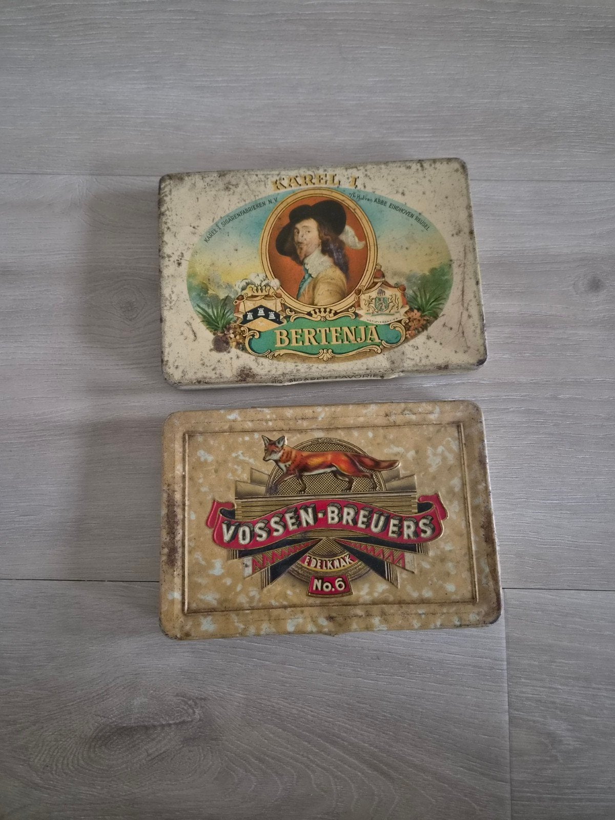 2 antieke sigaren blikken: Vossen-Breuers en Bertenja, Ophalen of Verzenden, Gebruikt, Overige