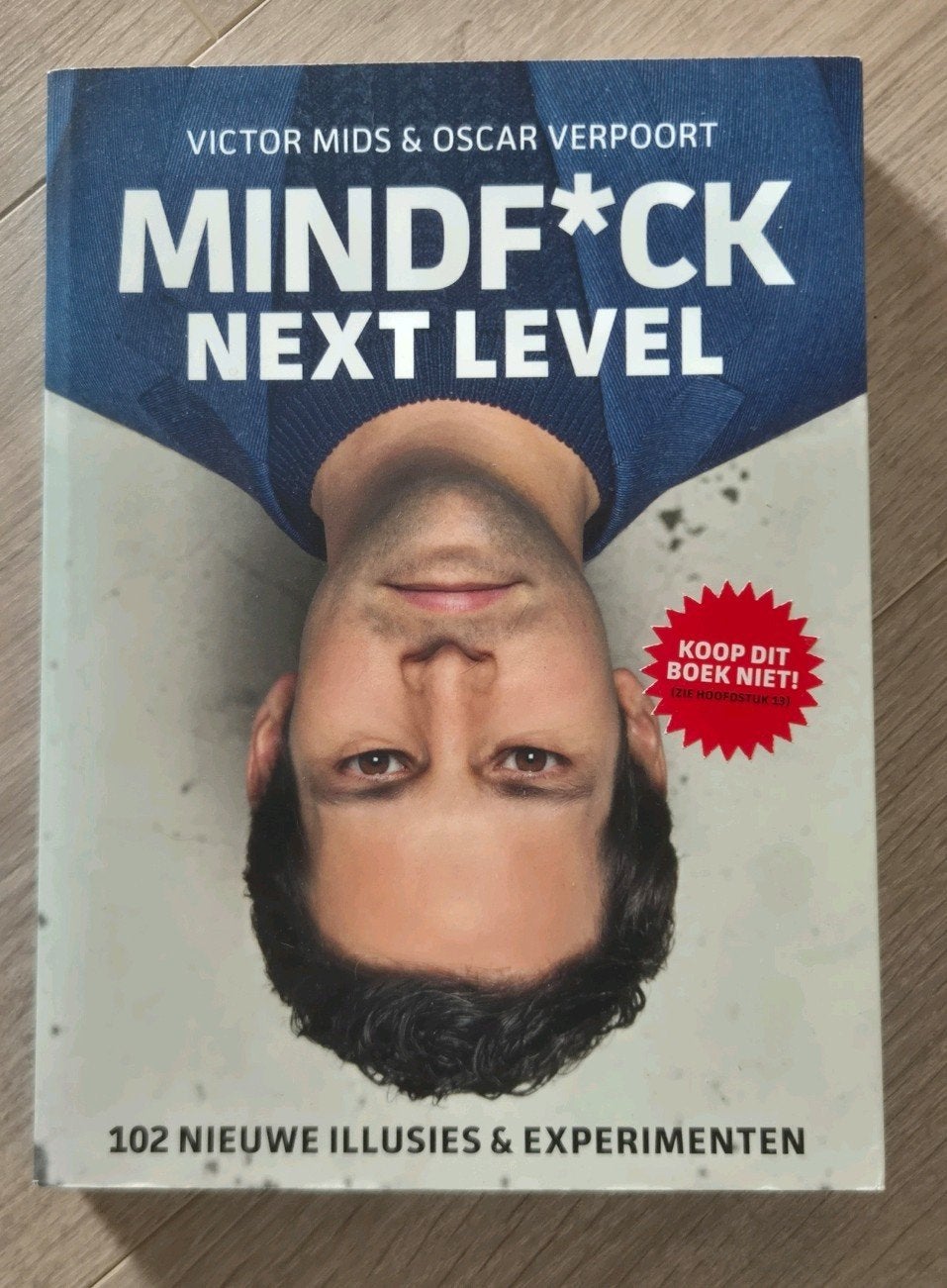 boek mindf*ck van victor mids, Ophalen, Zo goed als nieuw