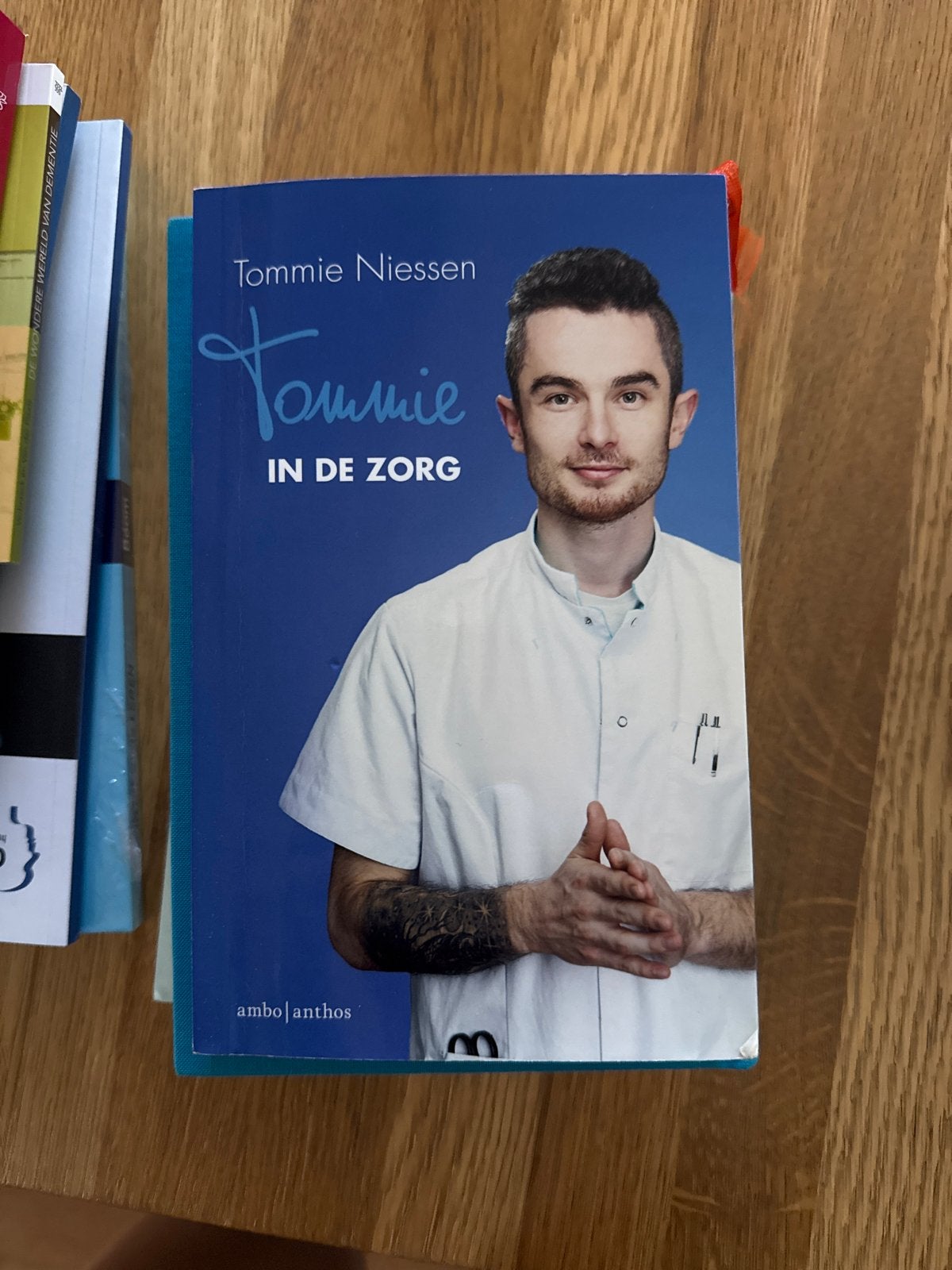 Tommie in de Zorg - Tommie Niessen (Boek), Ophalen of Verzenden, Nieuw, Gezondheid en Conditie