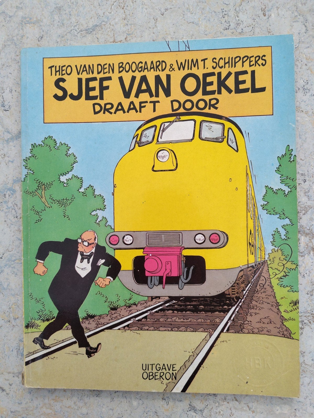 Sjef van Oekel Draaft Door - Wim T. Schippers, Eén stripboek, Ophalen of Verzenden, Gelezen, Wim T. Schippers, Theo van den Boogaard