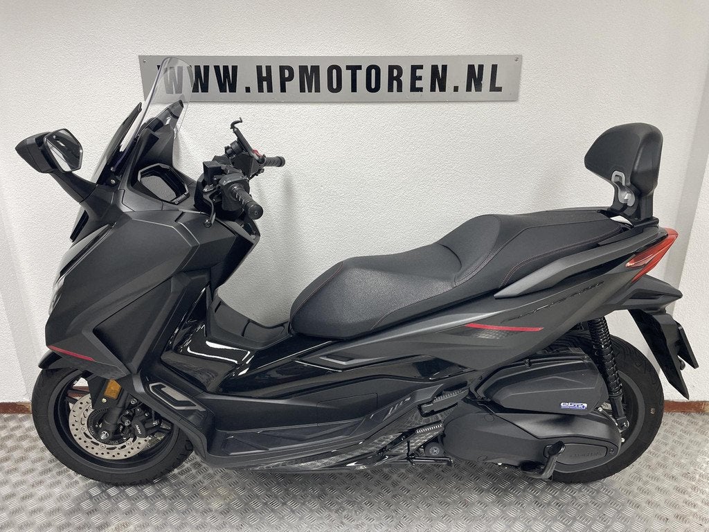 Honda FORZA 350 SE ABS TC ESP + NSS 350 A FABRIEKGARANTI, Rivium Boulevard 222-11
2909 LK  Capelle aan den Ijssel, NL, Bedrijf