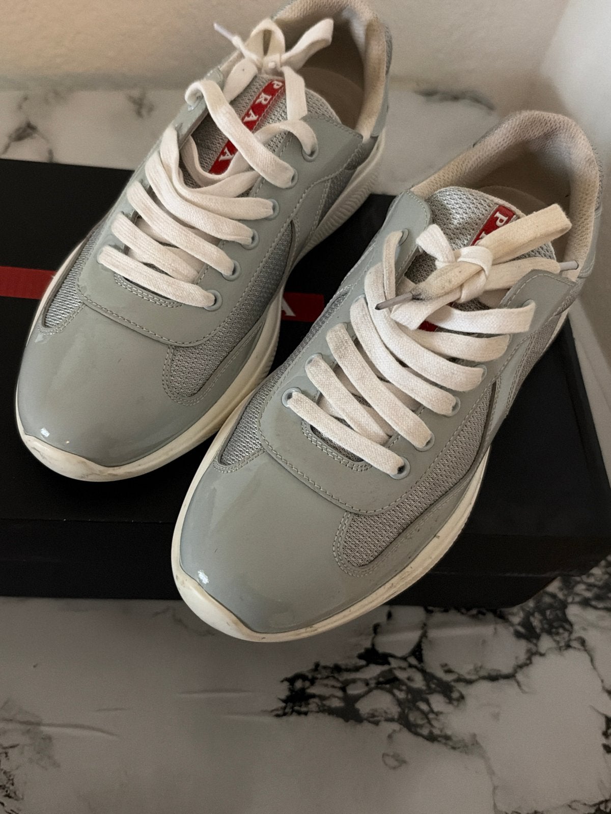 Prada sneakers grijs - Maat 40, Ophalen of Verzenden, Gedragen, Grijs, Sneakers of Gympen