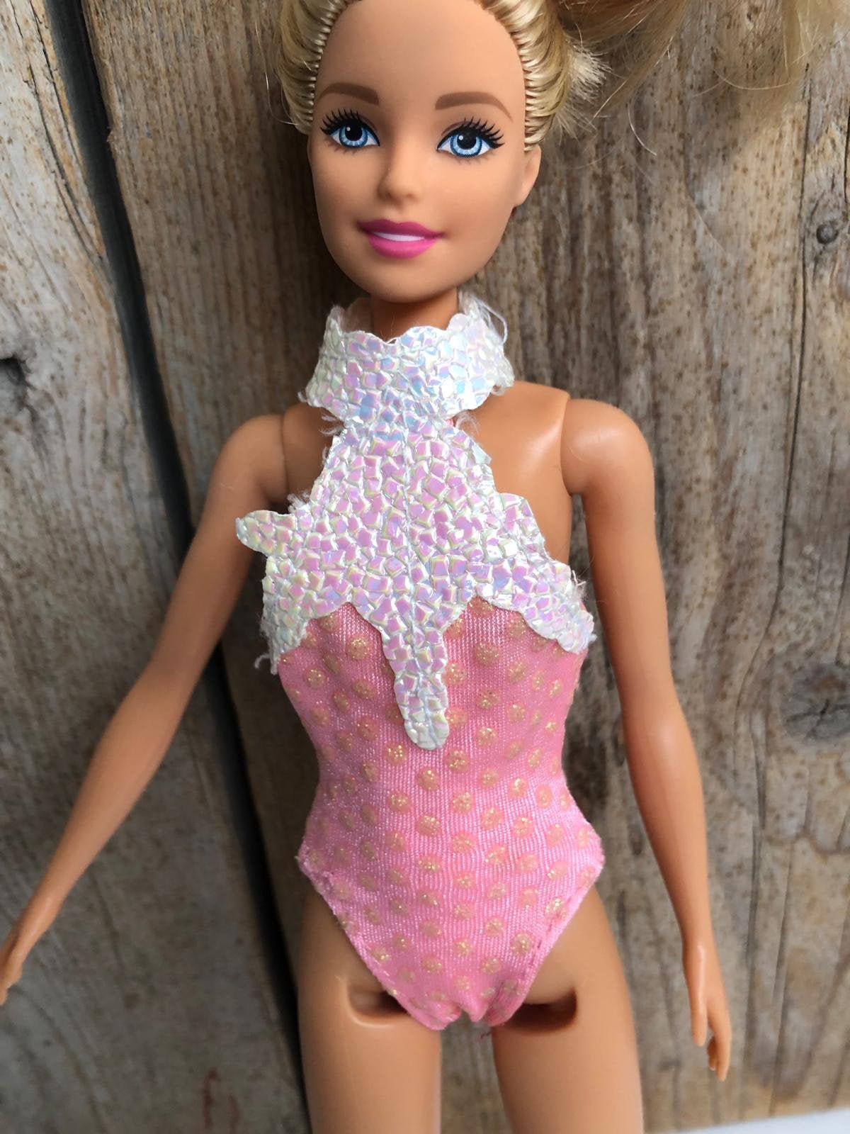 Roze outfit voor Barbie op ijs, Ophalen of Verzenden, Zo goed als nieuw, Barbie