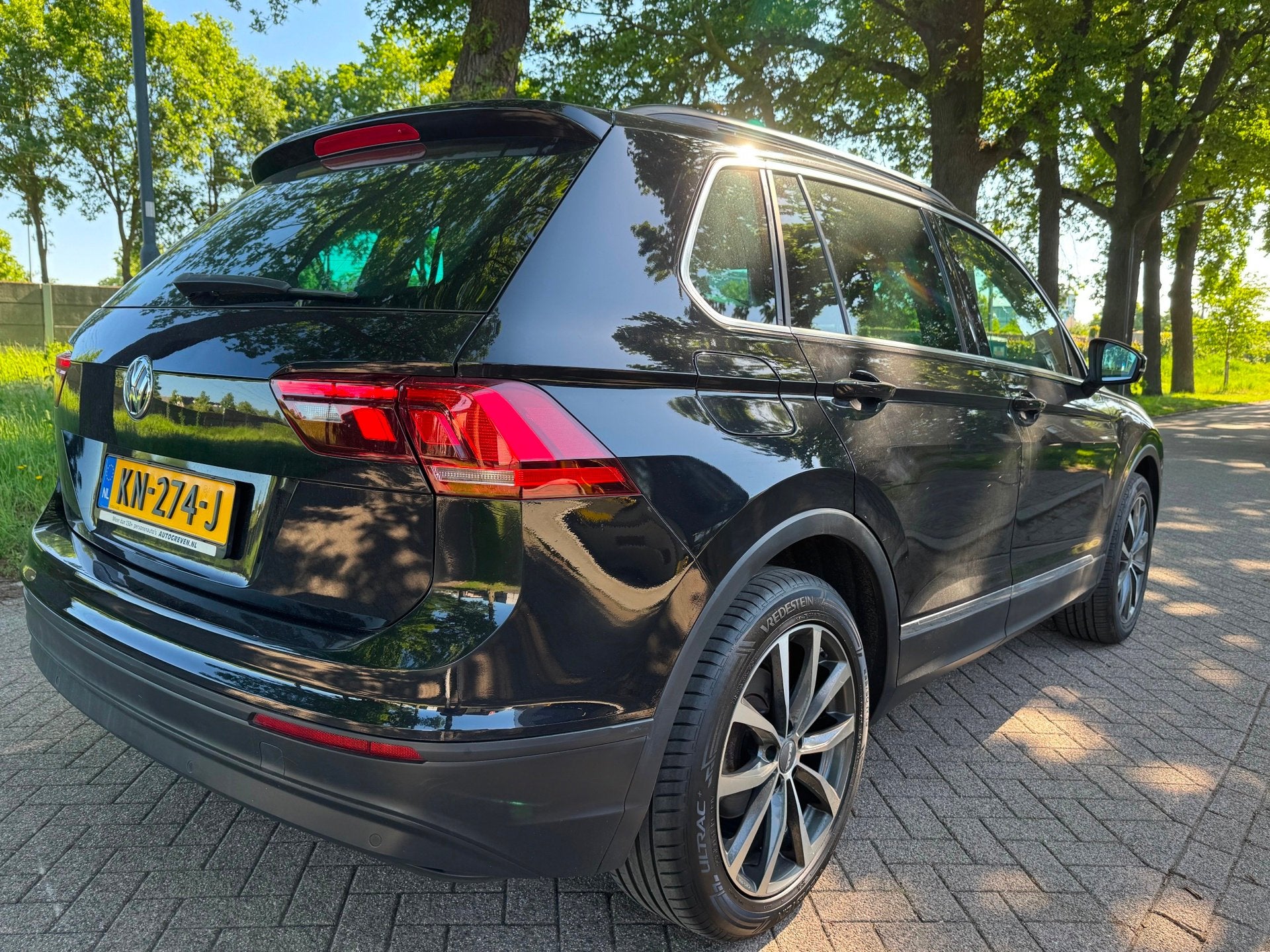 Volkswagen Tiguan 1.4 TSI ACT Connected AUTOMAAT 2016, Auto's, Volkswagen, Euro 6, 4 cilinders, 150 pk, Zwart