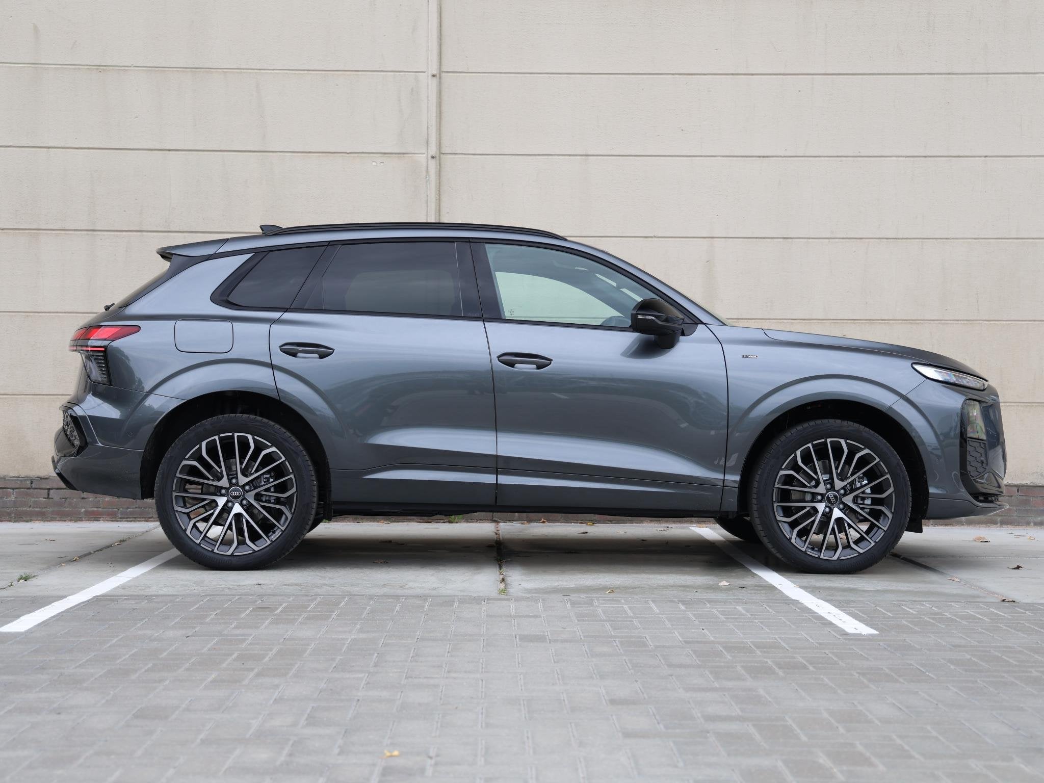 Audi Q3 S edition e-hybrid 272 PK SUV | Tech plus pakket | L, Auto's, Audi, 1800 kg, 1498 cc, 4 cilinders, 150 min