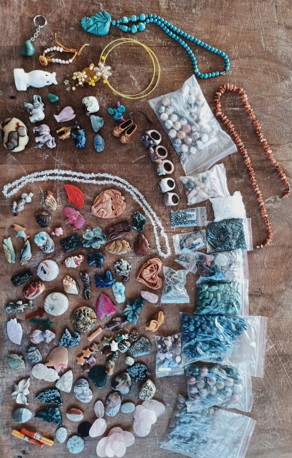 Half edelstenen kralen beeldjes hangers ring ketting oorbel., Ophalen, Kraal