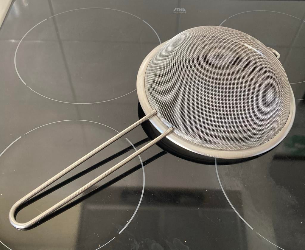 Degelijke metalen zeef - 21cm doorsnee, 18cm steel, Ophalen of Verzenden, Gebruikt, Metaal