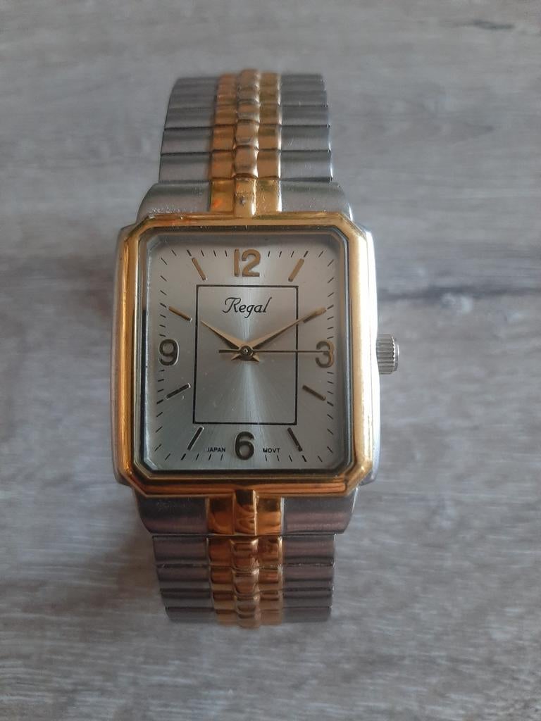 Regal Horloge - Tweekleurig met Vierkante Wijzerplaat, Sieraden, Tassen en Uiterlijk, Horloges | Heren, Ophalen of Verzenden, Gebruikt