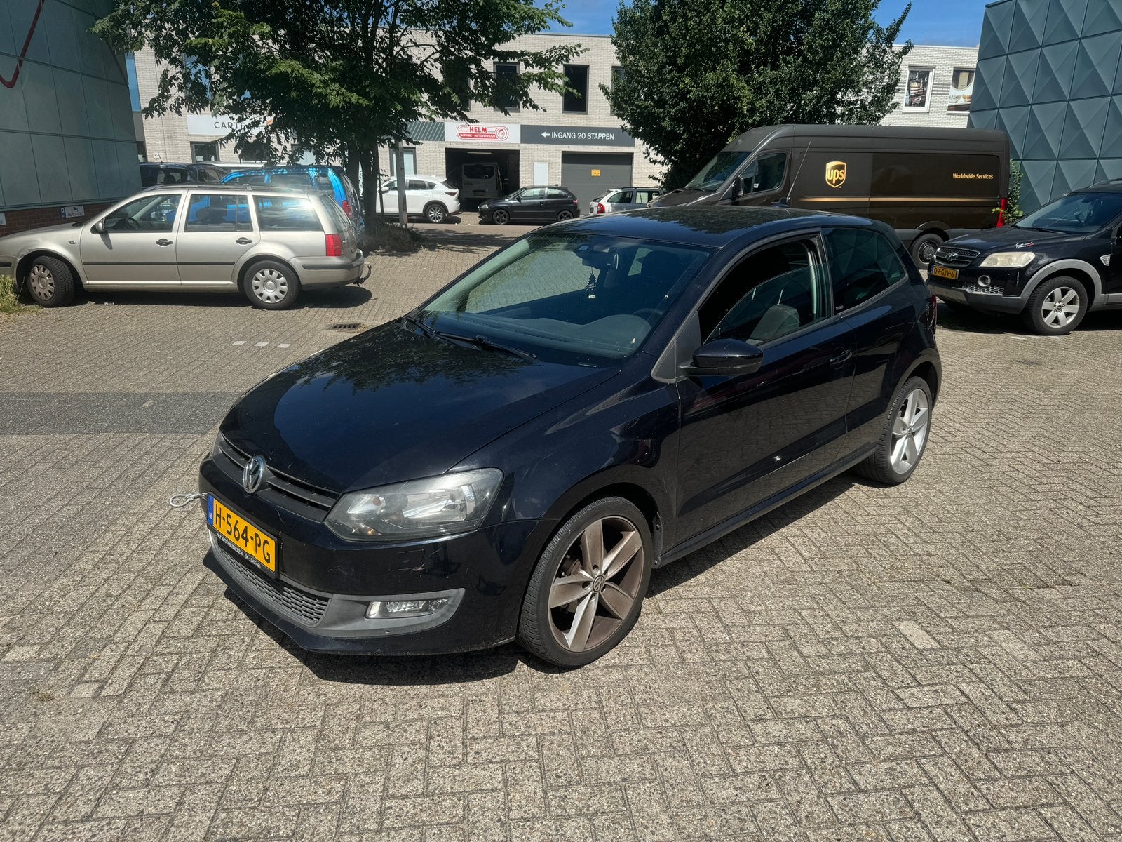 Volkswagen Polo 1.2 style 201 airco navi ketting kapot, Voorwielaandrijving, 40 €/maand, Zwart, 1198 cc