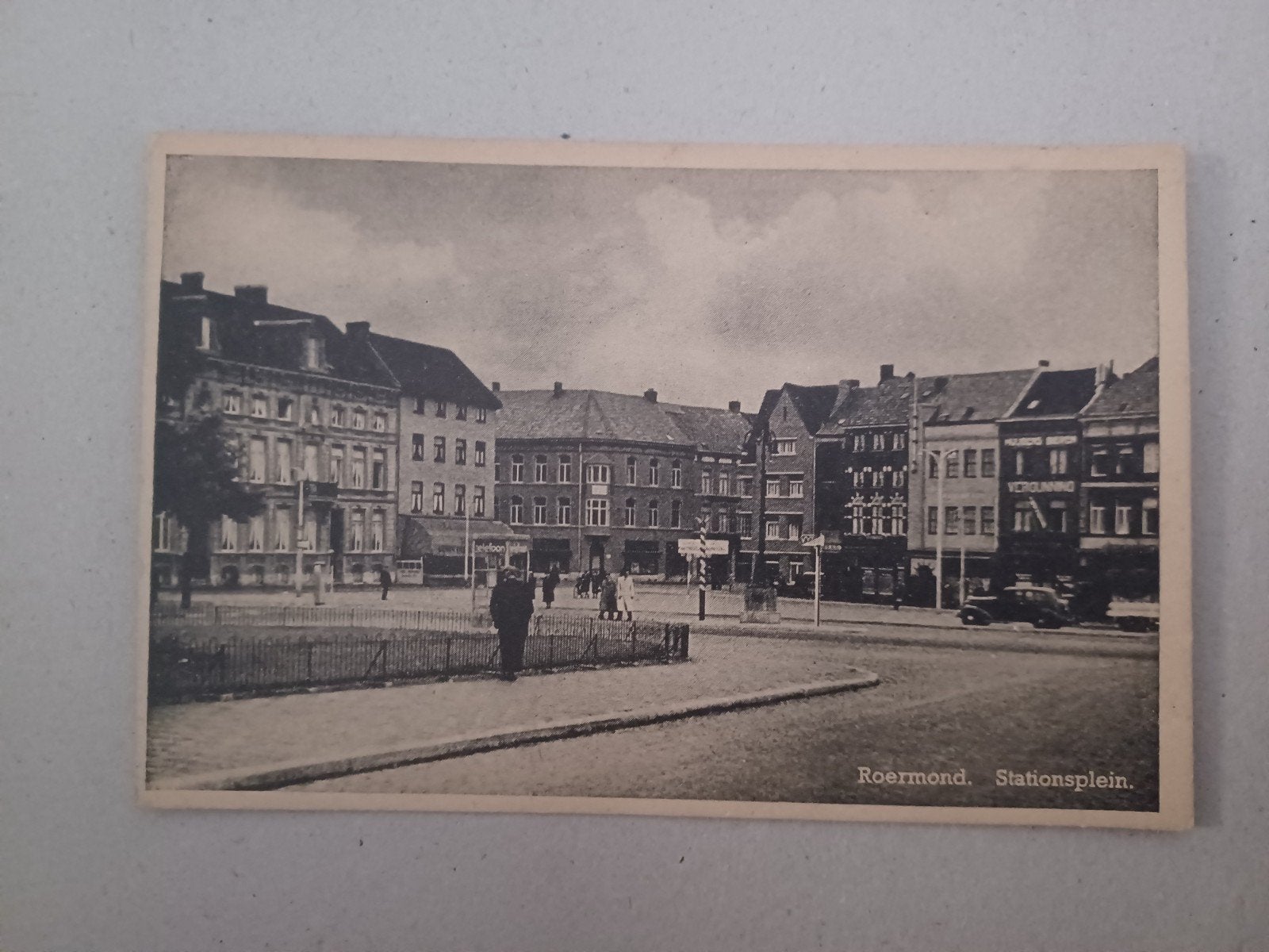 Roermond Stationsplein 1944, Verzamelen, Ansichtkaarten | Nederland, Ophalen of Verzenden, 1940 tot 1960, Gelopen, Limburg