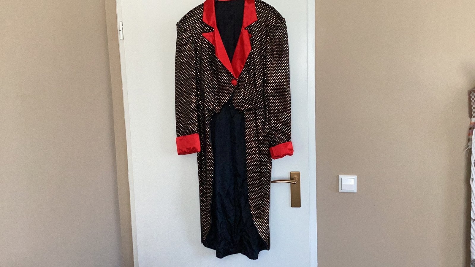 Slipjas mt M/L zwart rood met glitters, Kleding | Heren, Carnavalskleding en Feestkleding, Ophalen of Verzenden, Zo goed als nieuw