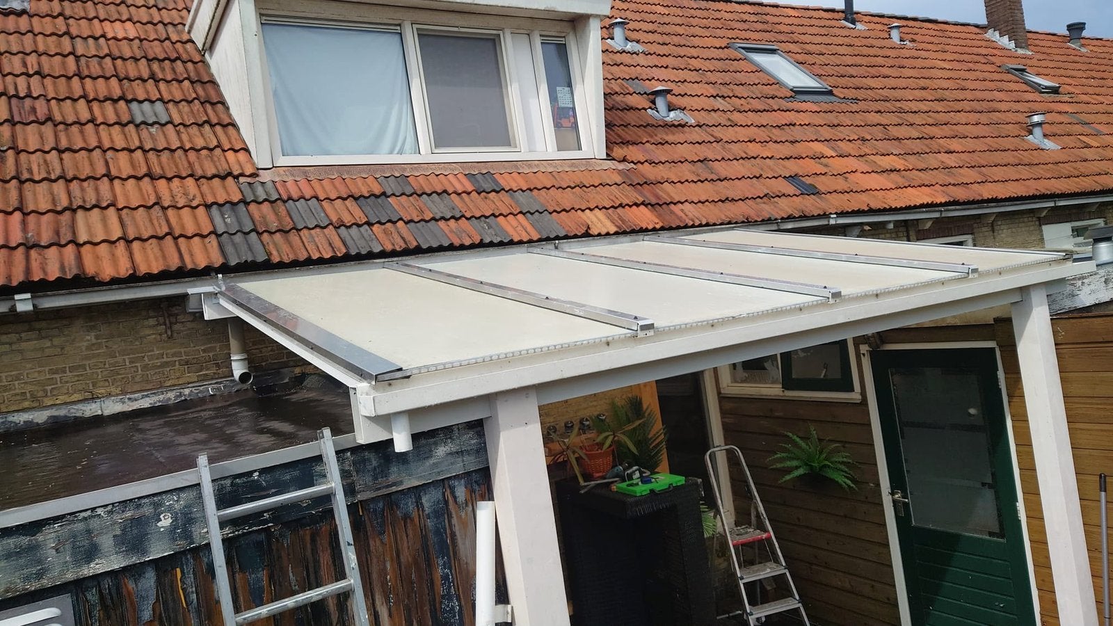 Overkapping met metalen liggers en zon doorlatende platen, Tuin en Terras, Ophalen, Gebruikt, Overige typen