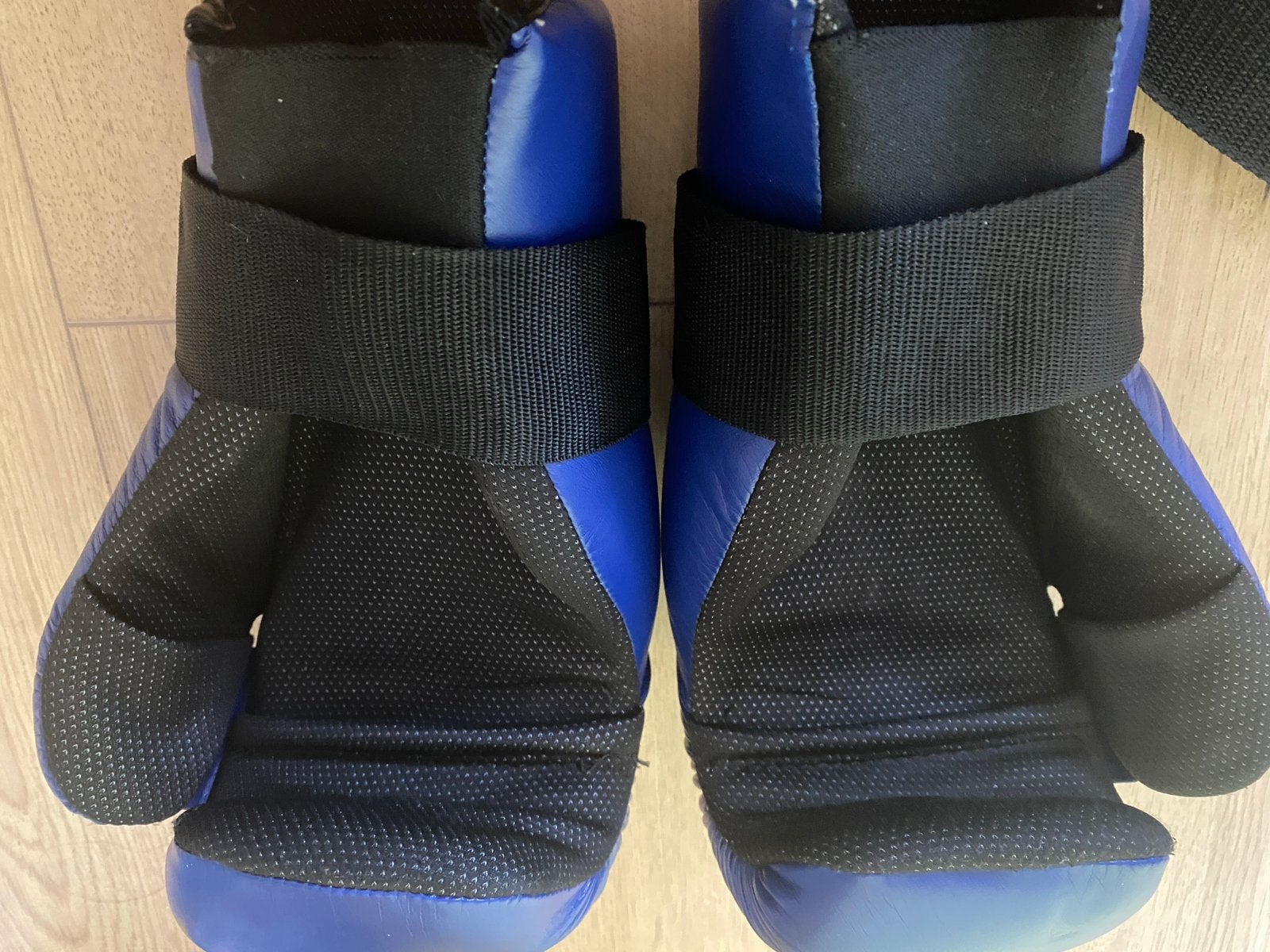 DAEGU Taekwondo handschoenen en voetbeschermers (M), Gebruikt, Taekwondo, Vechtsportbescherming, Maat M