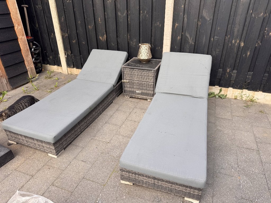 2 ligbedden + tafel/kastje + hoezen, Ophalen, Gebruikt, Kunststof, Verstelbaar