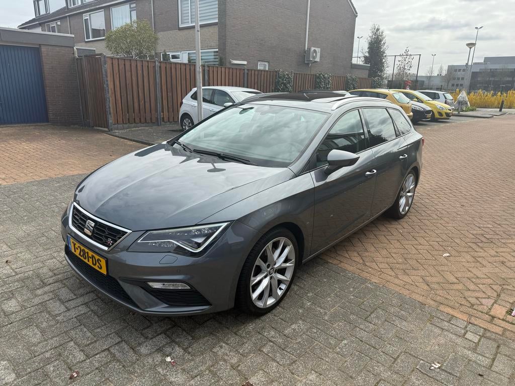 Seat Leon ST FR 1.8 TSI 180PK DSG Pano Camera 2018, Auto's, Seat, 1272 kg, 680 kg, 4 cilinders, Stationwagon