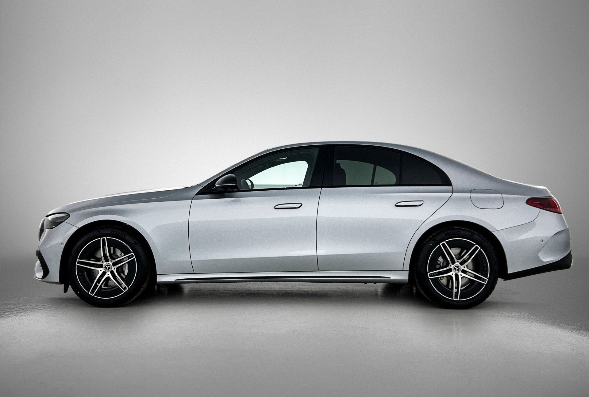 Mercedes-Benz E-Klasse 300 e Business Solution AMG | Comfort, Auto's, Automaat, Achterwielaandrijving, Stoelverwarming, Zwart