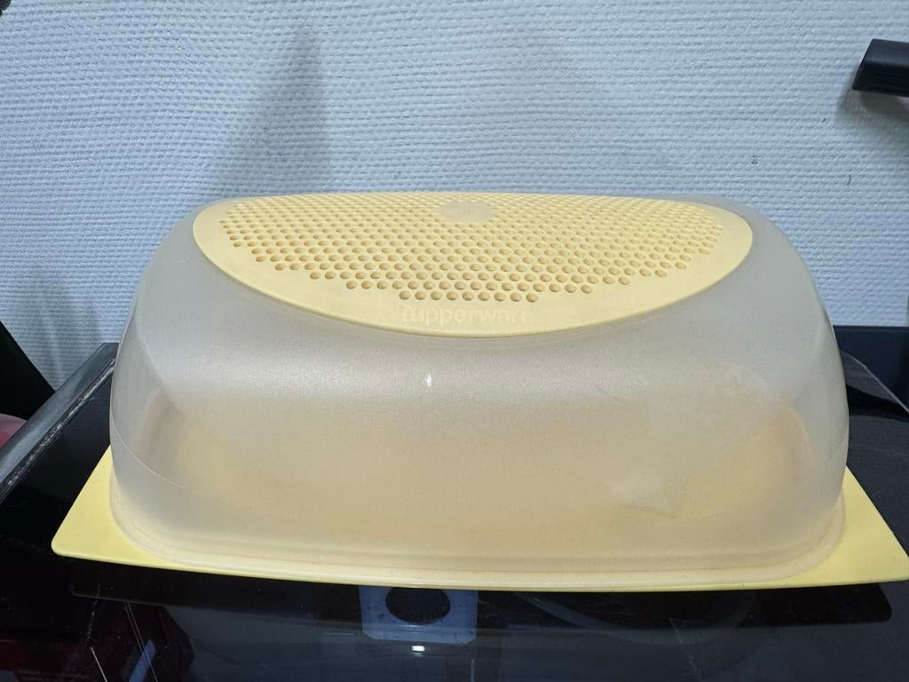 Tupperware vleeswaren / kaas doos - Crème/Transparant, Huis en Inrichting, Keuken | Tupperware, Gebruikt, Bus of Trommel, Crème
