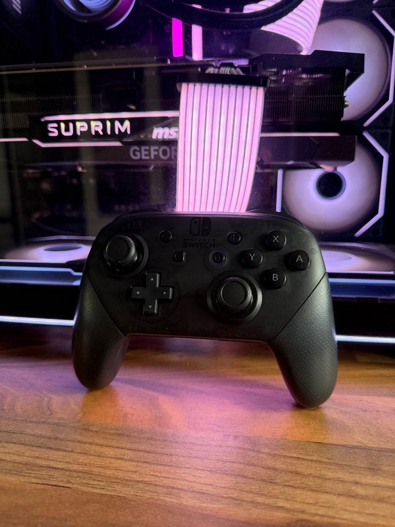 Nintendo Switch Pro Controller in nieuwstaat., Ophalen of Verzenden, Zo goed als nieuw, Switch, Overige controllers