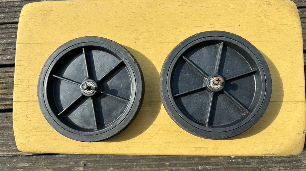 2 Kunststof wieltjes doorsnede 17,5 cm, Doe-het-zelf en Verbouw, Zwenkwielen, Ophalen of Verzenden, Gebruikt