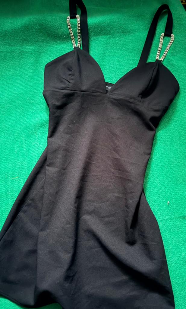 Zwarte lange top. Zara. Maat S. Met zilverkleurige bandjes., Zwart, Ophalen of Verzenden, Zo goed als nieuw, Maat 36 (S)