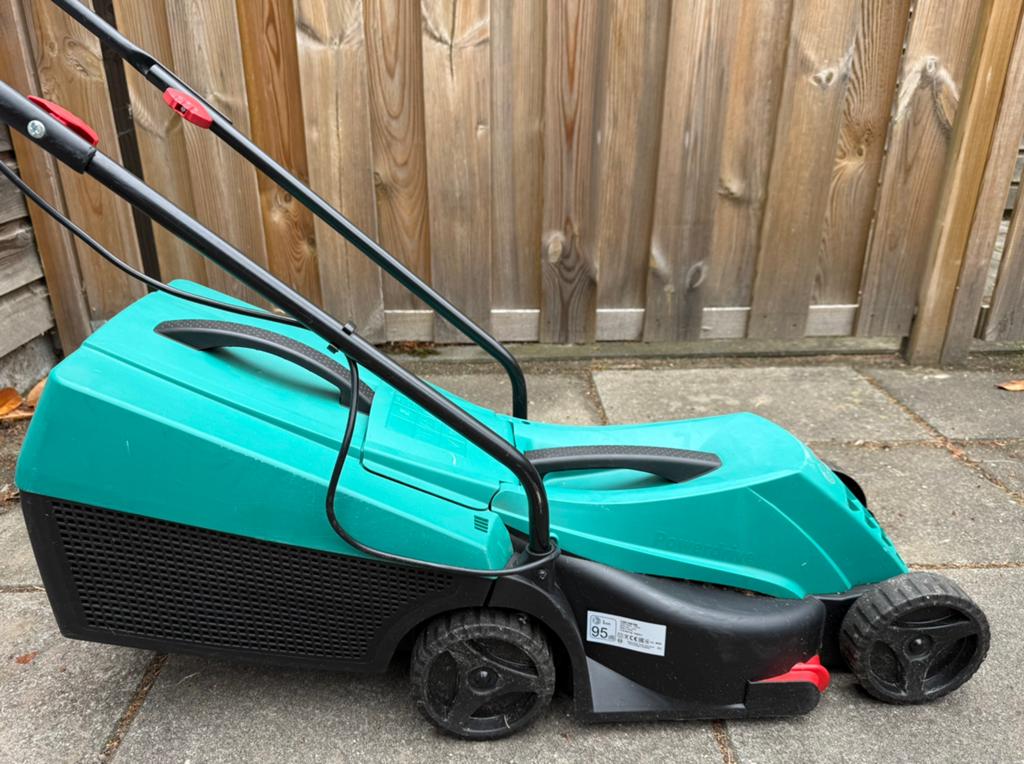 Bosch ARM 3200 elektrische grasmaaier ZGAN!, Ophalen, Zo goed als nieuw
