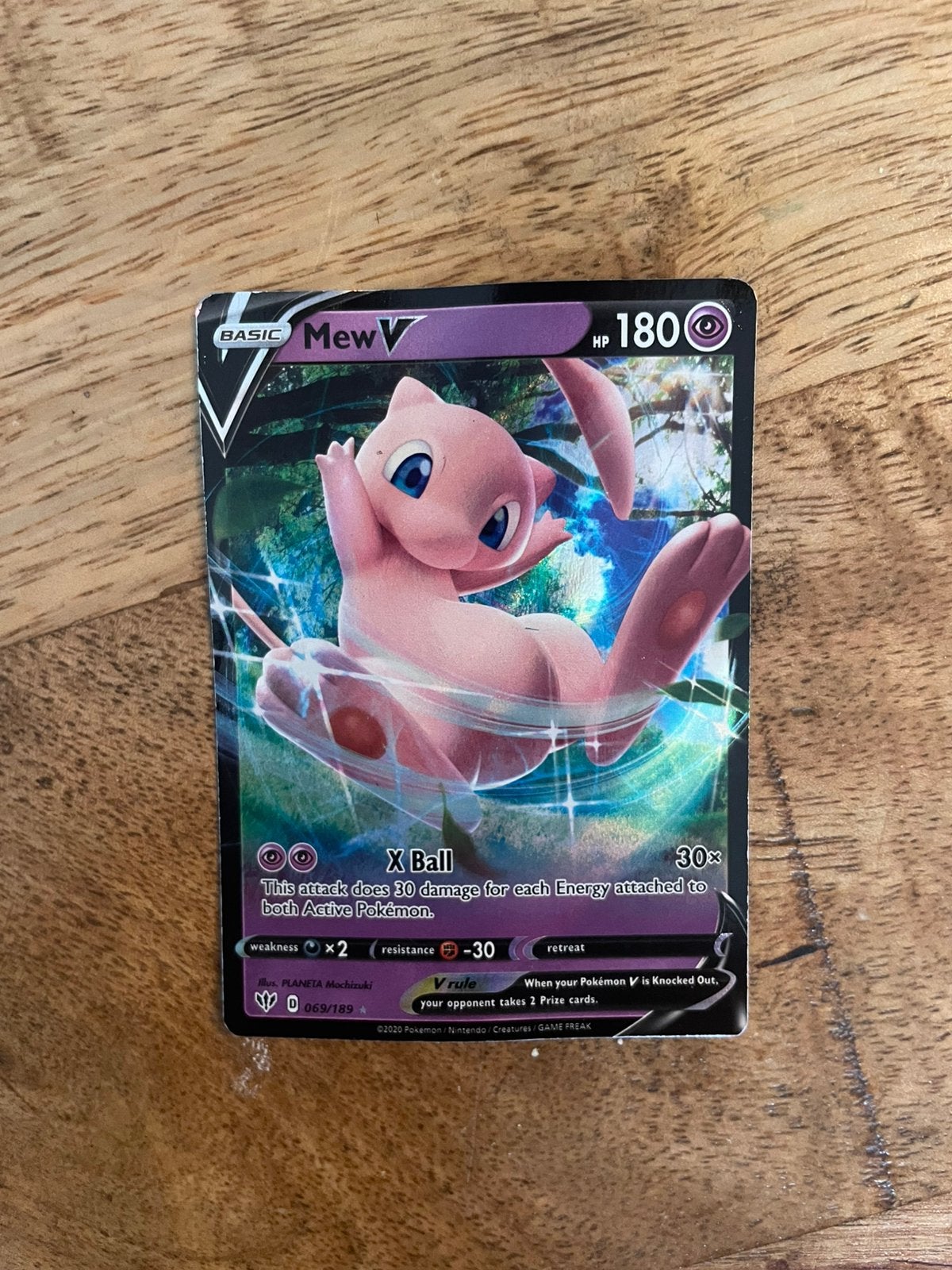 Mew V Pokémon kaart (069/189) - Basic, Hobby en Vrije tijd, Verzamelkaartspellen | Pokémon, Ophalen of Verzenden, Gebruikt, Losse kaart