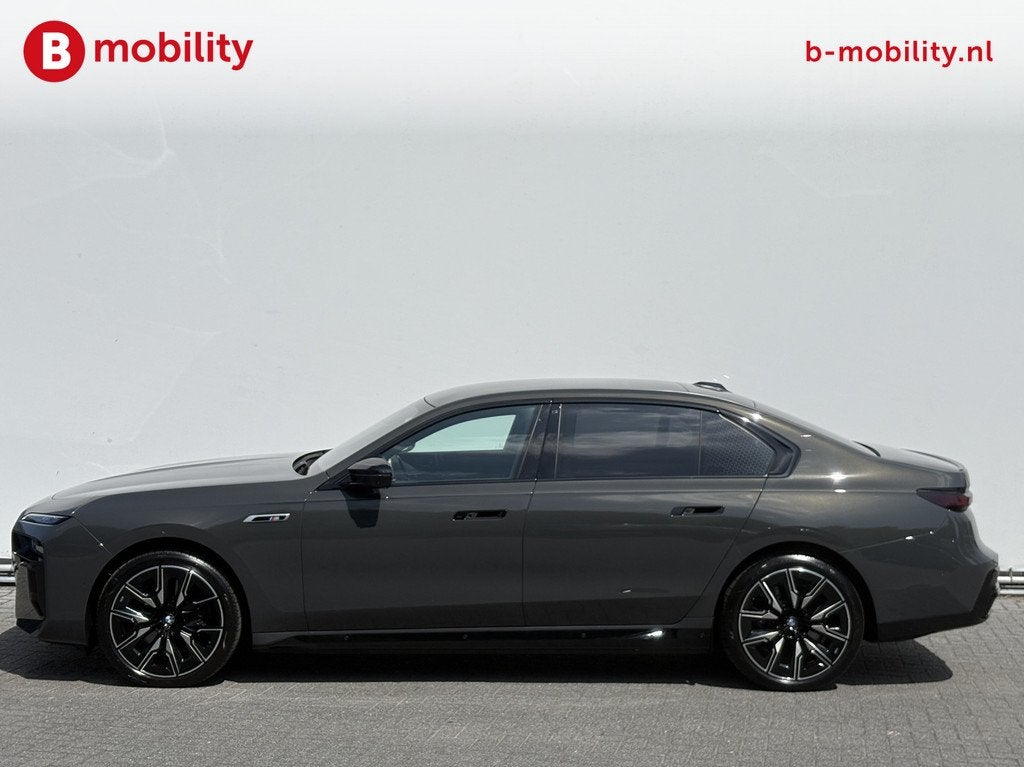 BMW i7 M70 xDrive 106 kWh 'Dravitgrau' Automatische Portiere, Auto's, BMW, Automaat, Gebruikt, 2670 kg, Vierwielaandrijving