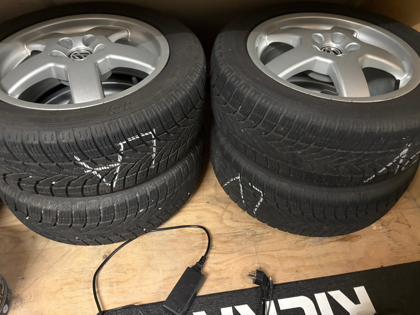Set winterbanden Volkswagen, Auto-onderdelen, Banden en Velgen, Ophalen, Gebruikt, 16 inch, Banden en Velgen