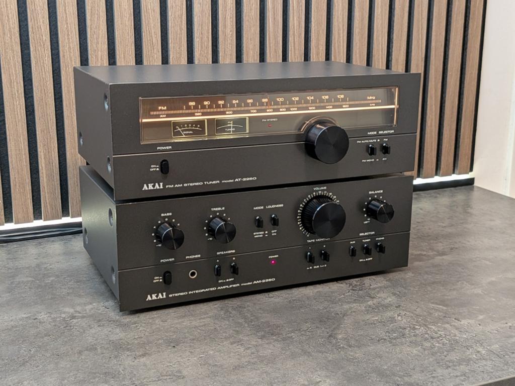 Akai AM-2250 + AT-2250 Stereo Set. MM phono. Prachtig geluid, Tuner of Radio, Zo goed als nieuw, Akai, Losse componenten