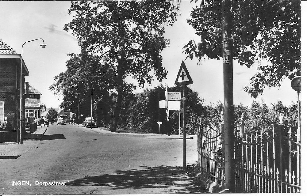 Ansichtkaart Ingen, Dorpsstraat - Zwart-wit, Gelopen, Ophalen of Verzenden, 1960 tot 1980, Gelopen, Gelderland