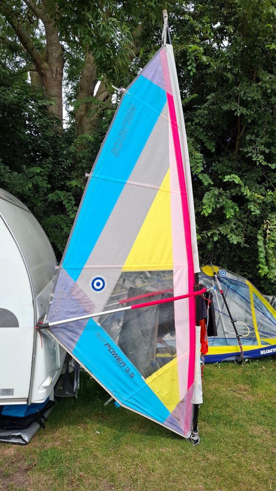 NeilPryde RAFPOWER 3.5 Windsurfzeil met giek en mast (nieuw), Ophalen, Gebruikt, 3.5 tot 5 m², Neilpryde
