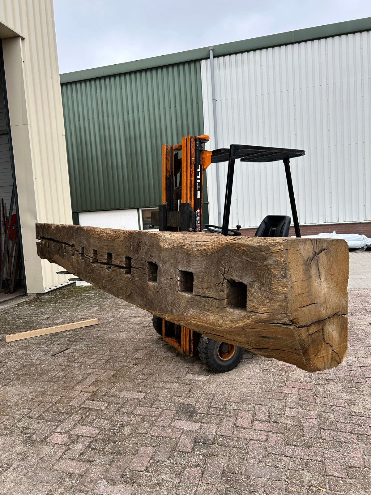 Robuuste Eiken Balk - Perfect voor Constructie of Decoratie, Gebruikt, Eiken, Ophalen of Verzenden, Balk