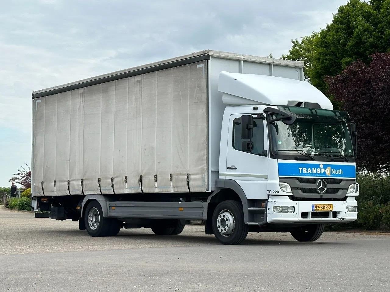 Mercedes-Benz Atego 1218 bakwagen met laadklep 2000kg! DK106, Euro 5, Achterwielaandrijving, Mercedes-Benz, Bedrijf