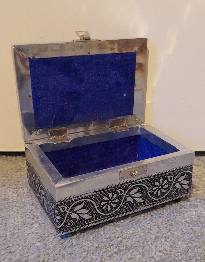 Uiterlijk: zilverkleurig sieradenkistje, Xenos, Ophalen of Verzenden, Zo goed als nieuw, Blauw