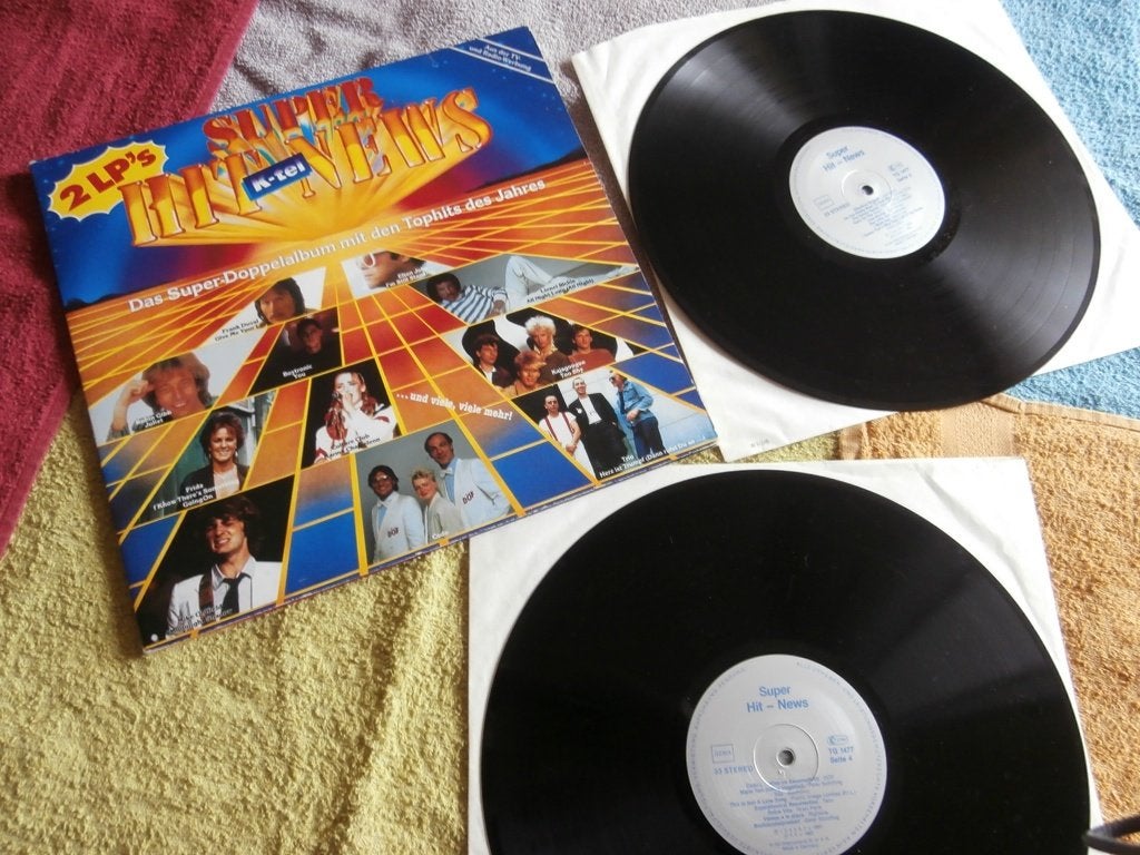 2-LP - Super Hit News - Various Artists., Ophalen of Verzenden, Zo goed als nieuw, Gatefold hoes, Pop