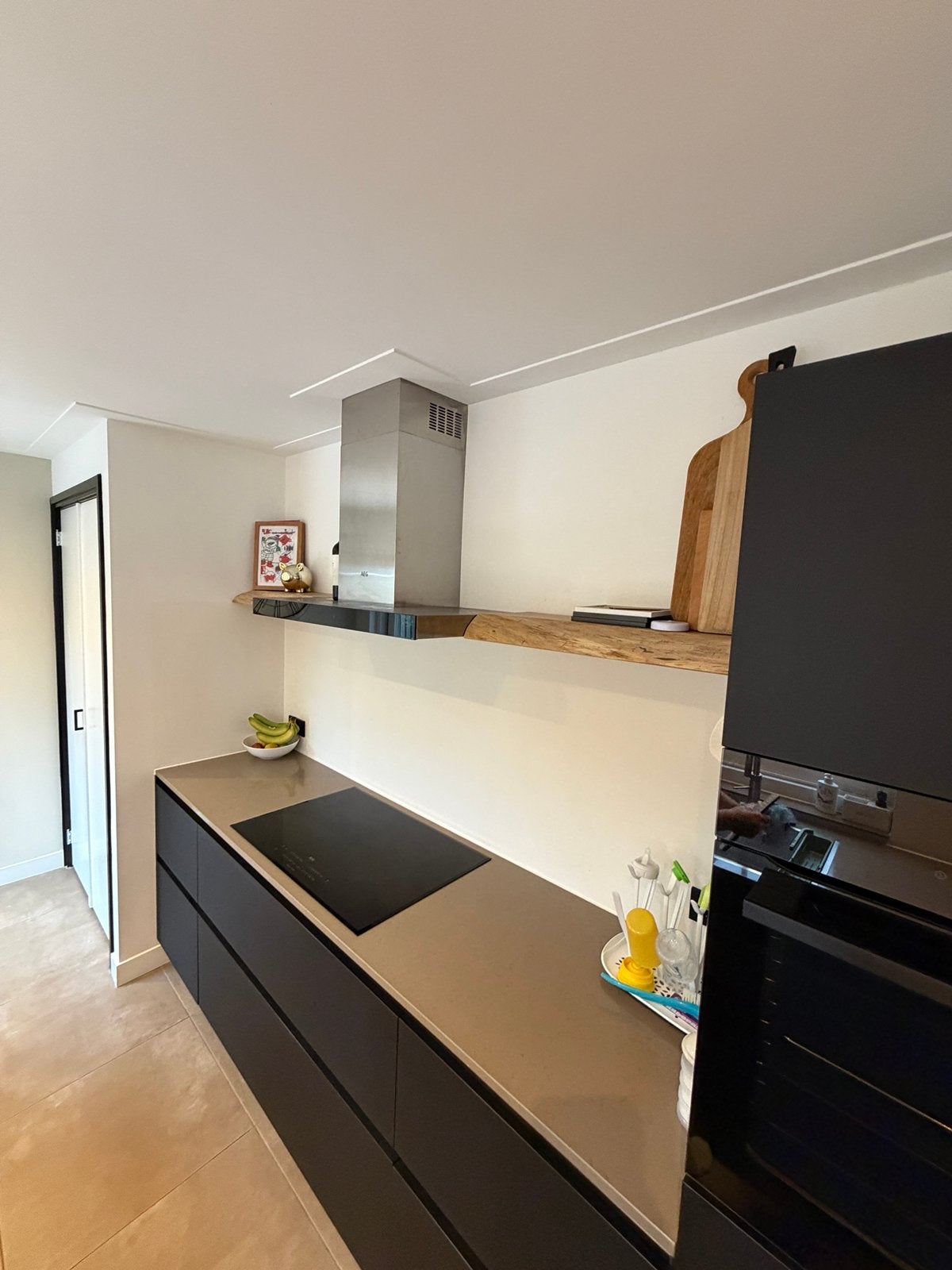 Complete keuken zwart greeploos incl AEG inbouwapparatuur, Ophalen, Zwart, Graniet of Steen, Zo goed als nieuw