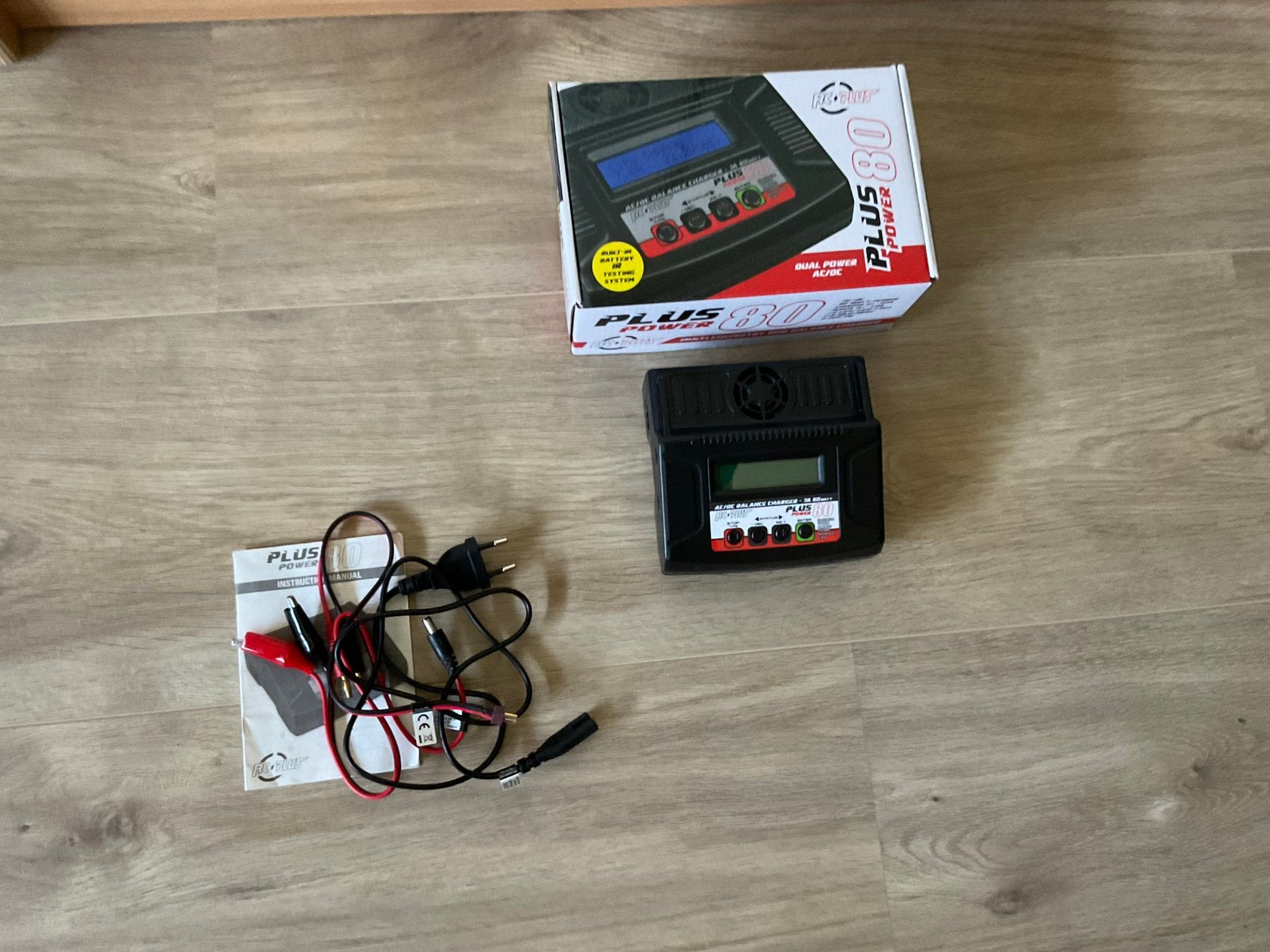 Te koop plus Power 80 batterijlader, Ophalen of Verzenden, Zo goed als nieuw, Overige schalen, Onderdeel