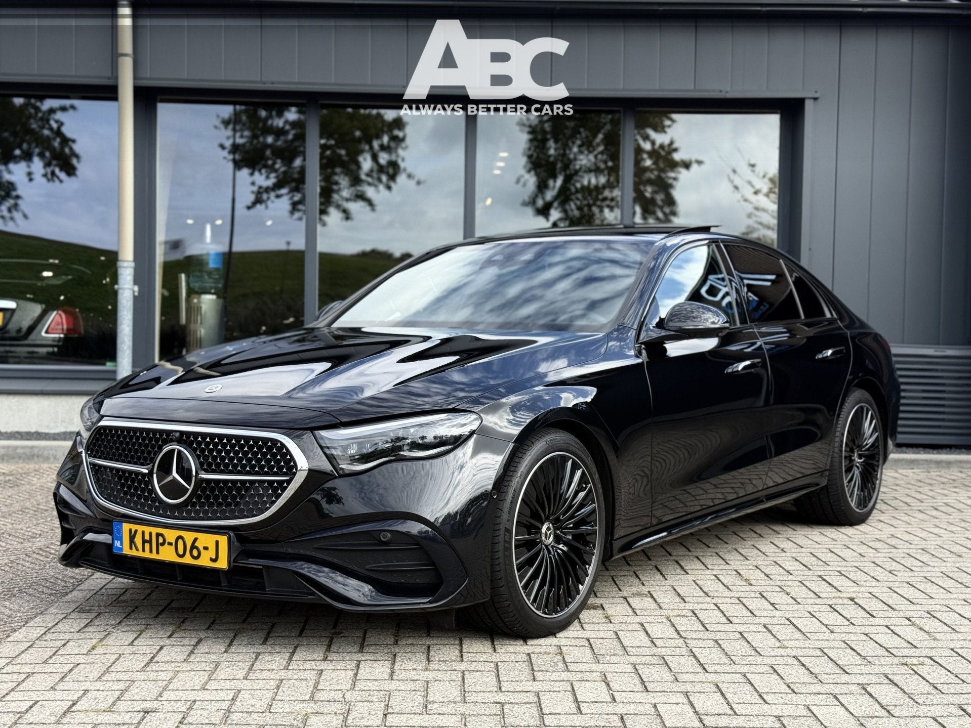 Mercedes-Benz E-Klasse 220 d AMG Line Pano 360 Passagierssch, Dealer onderhouden, Achterwielaandrijving, Gebruikt, 4 cilinders