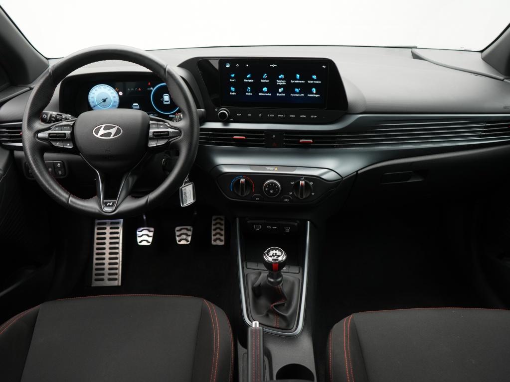 Hyundai i20 1.2 N Line | Navigatie | Private lease 429 p.m., Keurmerk '100% Onderhouden', 12 maanden, Gebruikt, Zwart