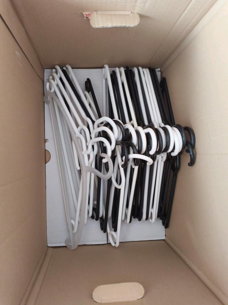 Kleding hangers, Ophalen, Zo goed als nieuw, Kunststof, Kinderen en Volwassenen