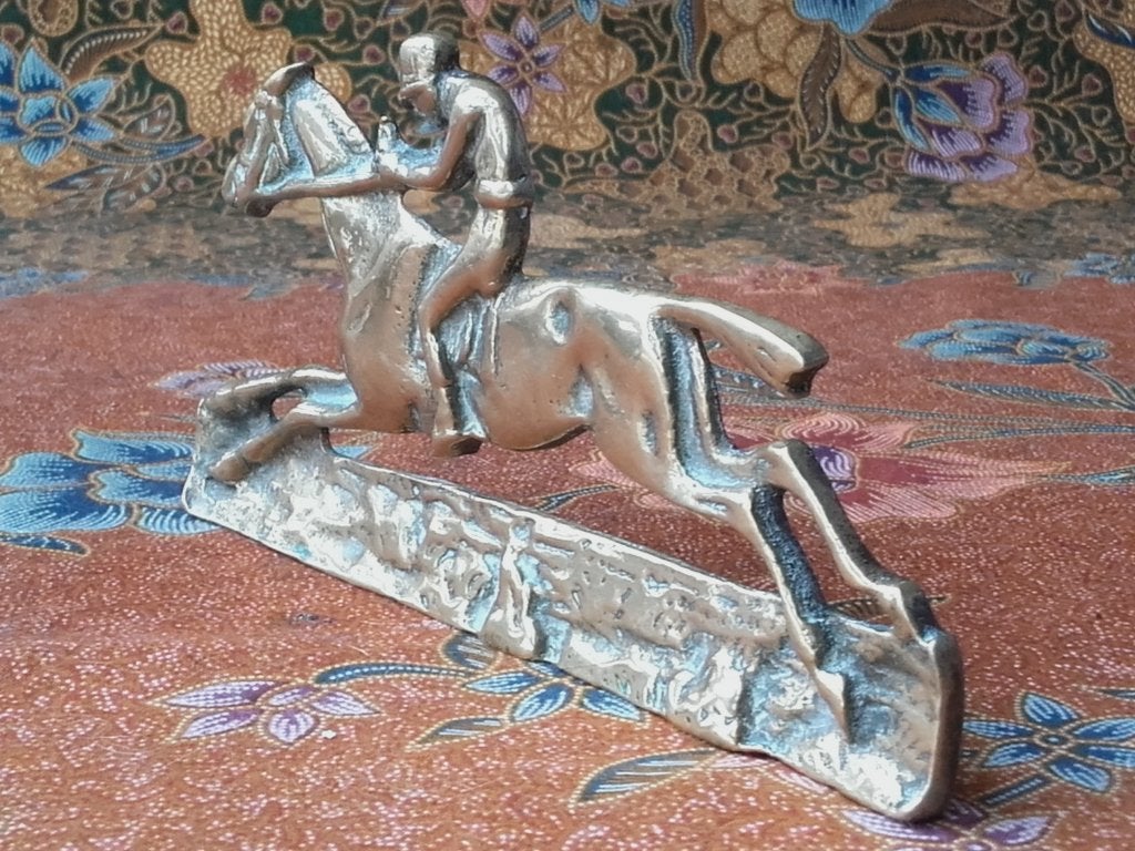 Antiek beeldje uit Engeland van renpaard en jockey 16,3 cm., Antiek en Kunst, Antiek | Koper en Brons, Ophalen of Verzenden, Koper