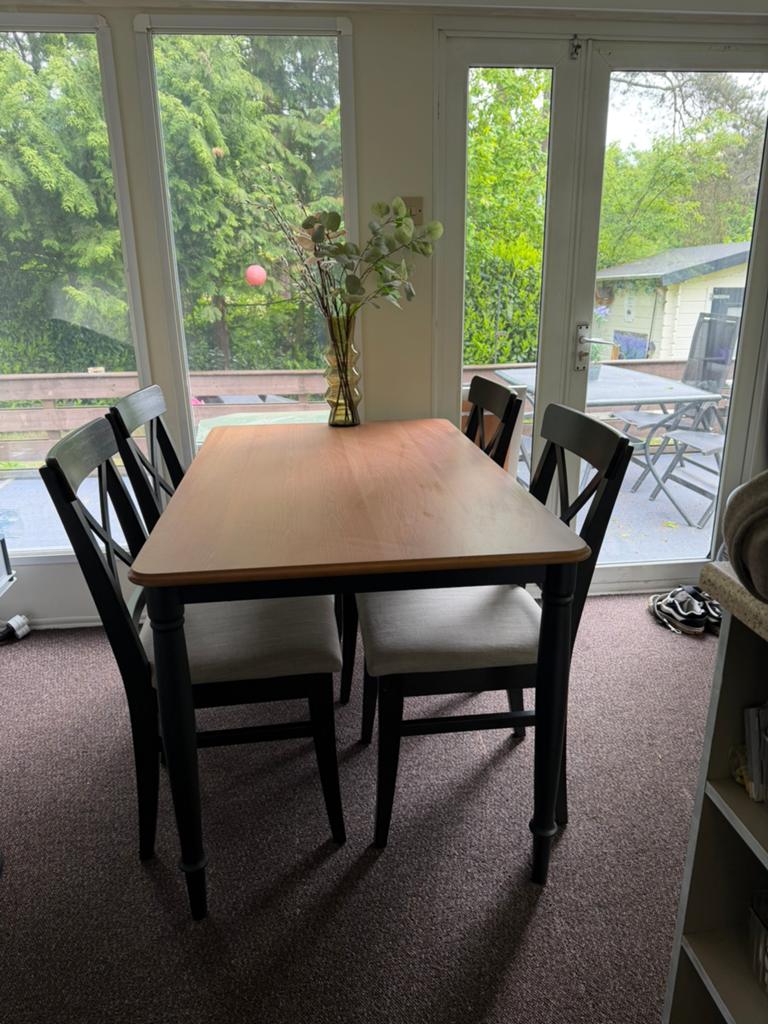 Mooie 4 persoons eettafel te koop met stoelen, Huis en Inrichting, Complete eetkamers, Ophalen, Zo goed als nieuw, 4 tot 6 stoelen