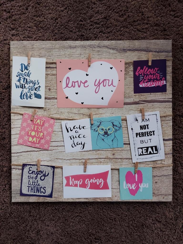 Wandbord/Canvas + knijpers & kaarten -50 x 50 cm-Hout look, Huis en Inrichting, Woonaccessoires | Wanddecoraties, Zo goed als nieuw