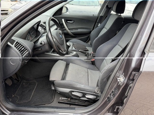 BMW 1-serie 116i AIRCO APK T/M 15-10-2027, Gebruikt, Zwart, 4 cilinders, 635 kg
