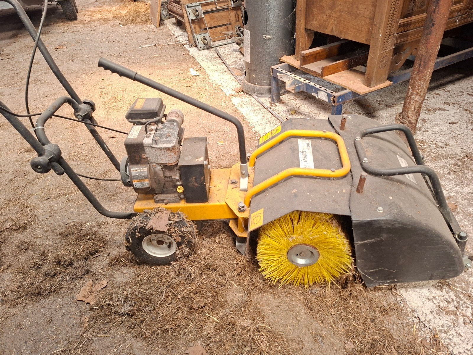 Werkende veegmachine met sneeuwschuif, Ophalen of Verzenden, Gebruikt, Handy 600