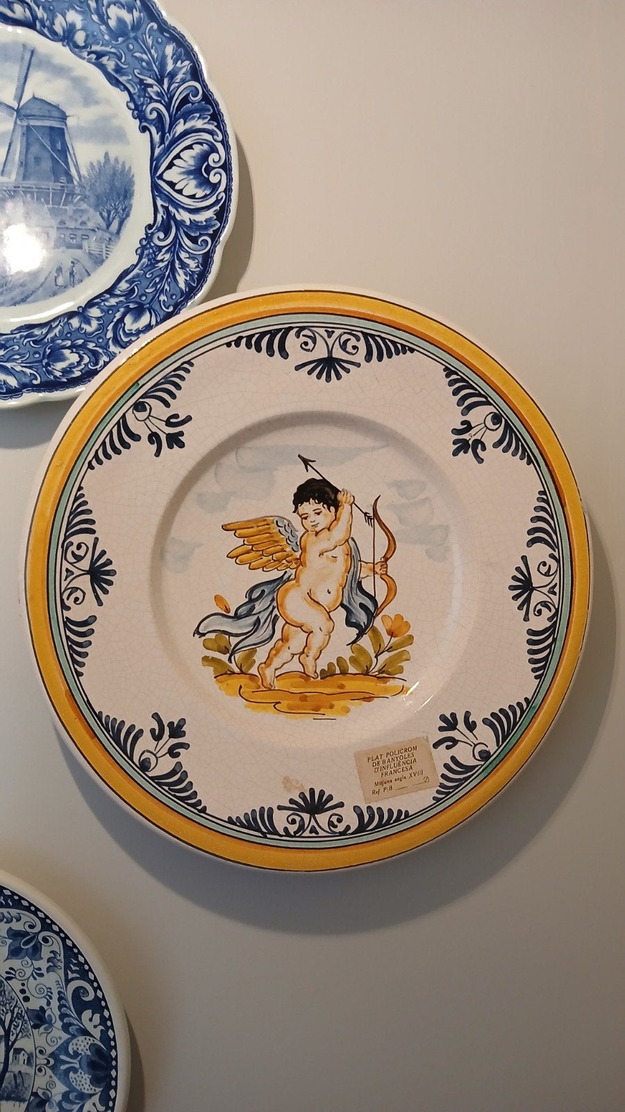 Antiek wandbord met Cupido - Polychroom, 18e eeuw, Antiek en Kunst, Ophalen of Verzenden